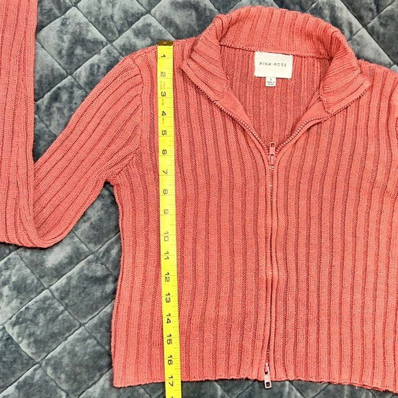 PINK ROSE - Cropped Zipper Cardigan - Picture 4 of 6